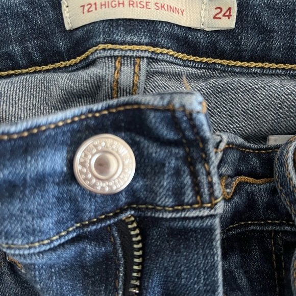 Levi’s - 721 High Rise Skinny - Picture 5 of 5